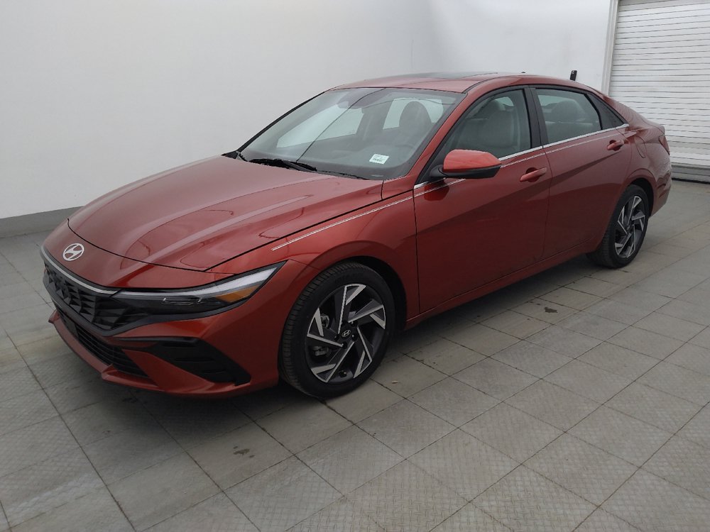 Used 2025 Hyundai Elantra Limited FWD image 2