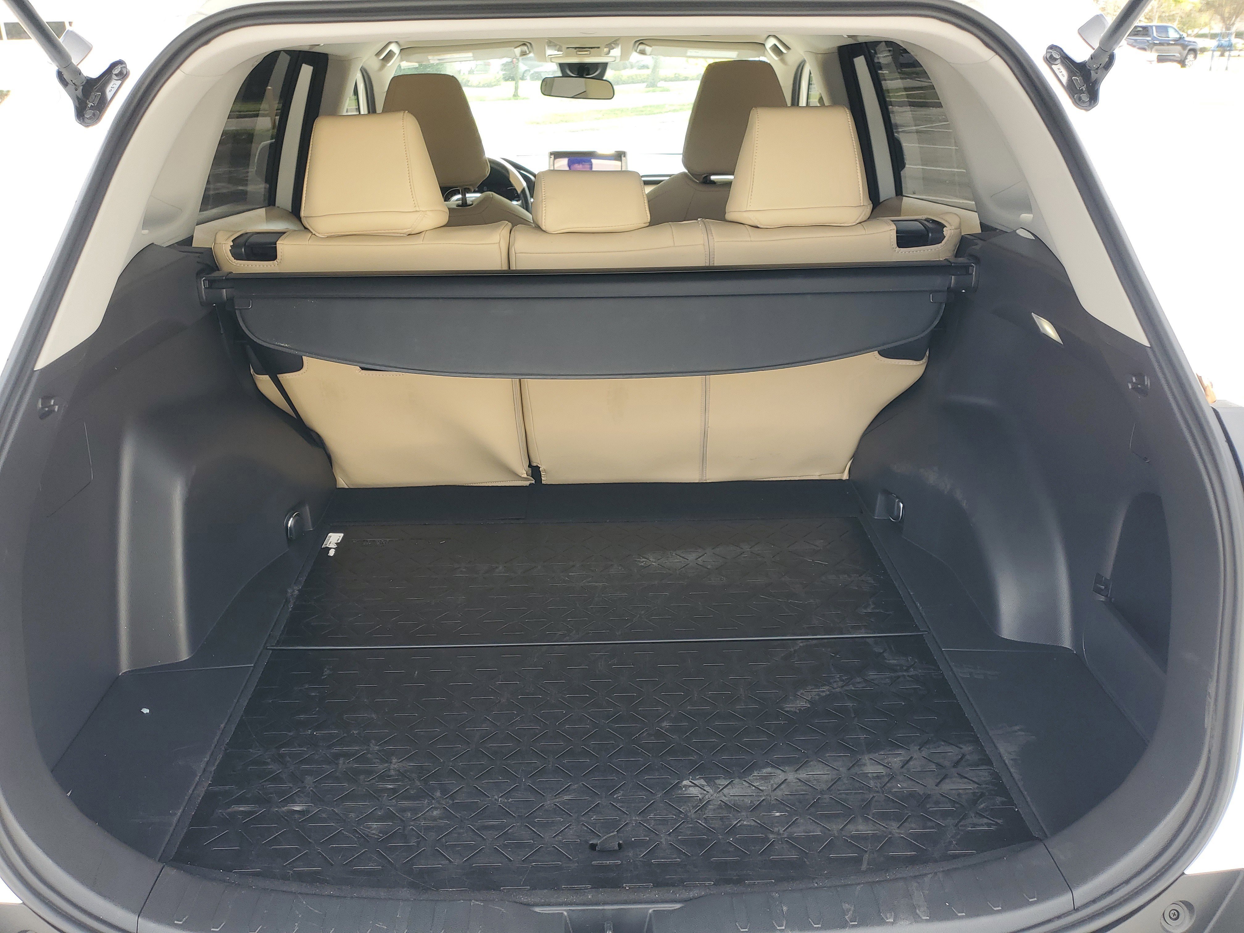 Used 2025 Toyota RAV4 XLE image 9