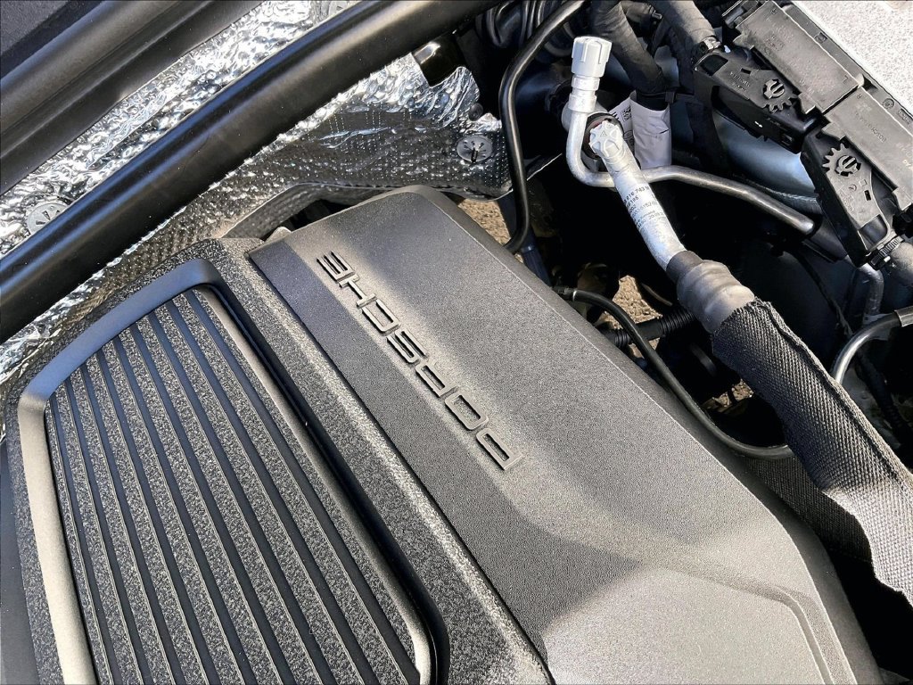 Certified 2023 Porsche Macan AWD/4WD image 34