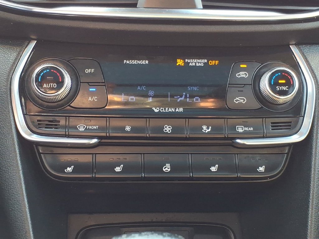 Used 2020 Hyundai Santa Fe Limited AWD/4WD image 19