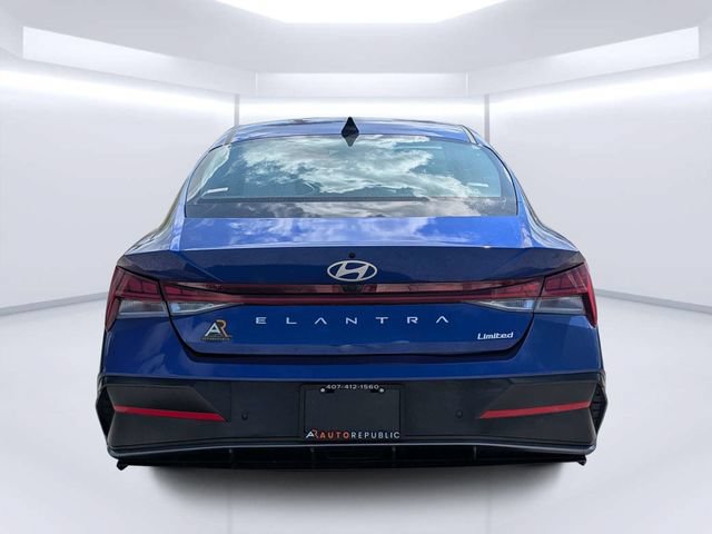 Used 2024 Hyundai Elantra Limited FWD image 4