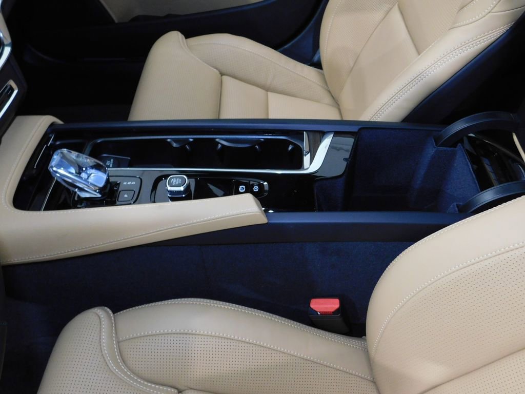 Used 2026 Volvo V90 B6 Cross Country Ultra image 36