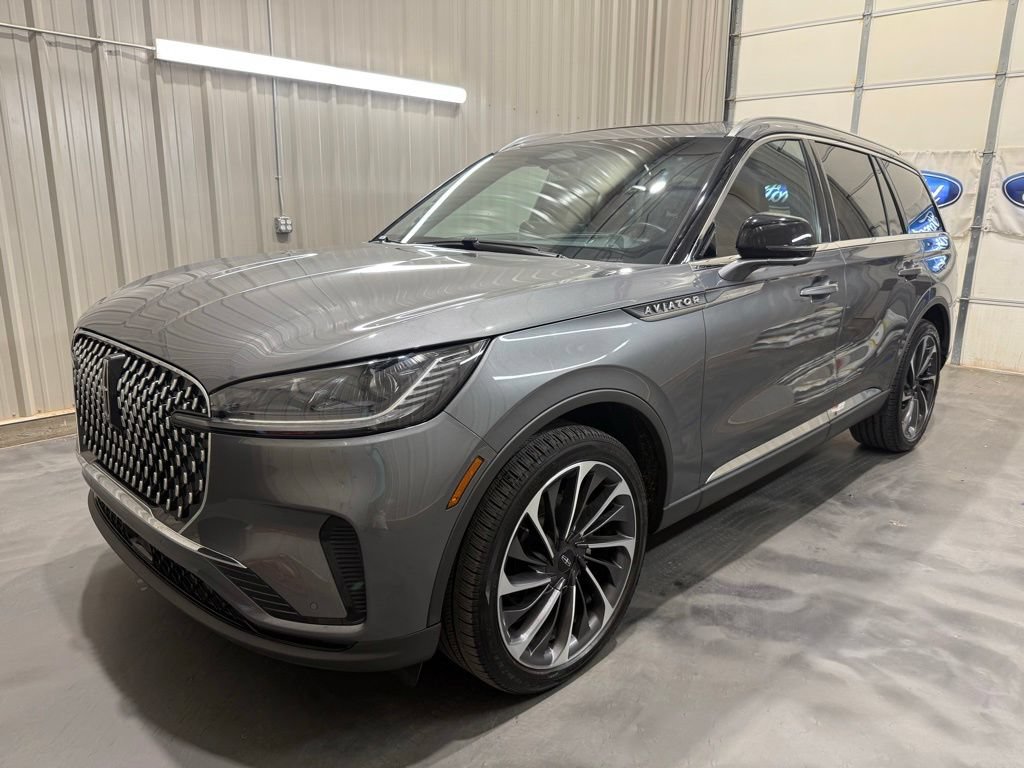 Used 2025 Lincoln Aviator Reserve w/ Equipment Group 201A AWD/4WD image 3