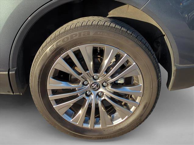 Used 2021 Toyota Venza XLE image 6