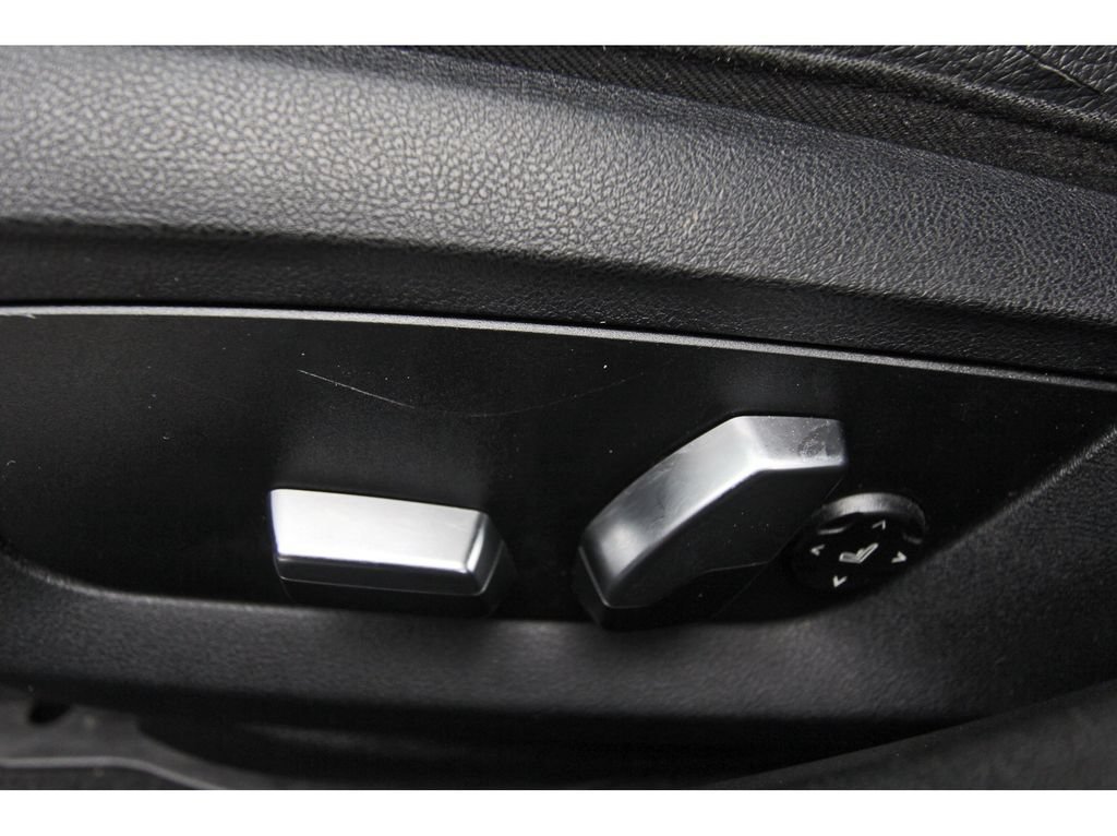 Used 2017 BMW 740i RWD image 27