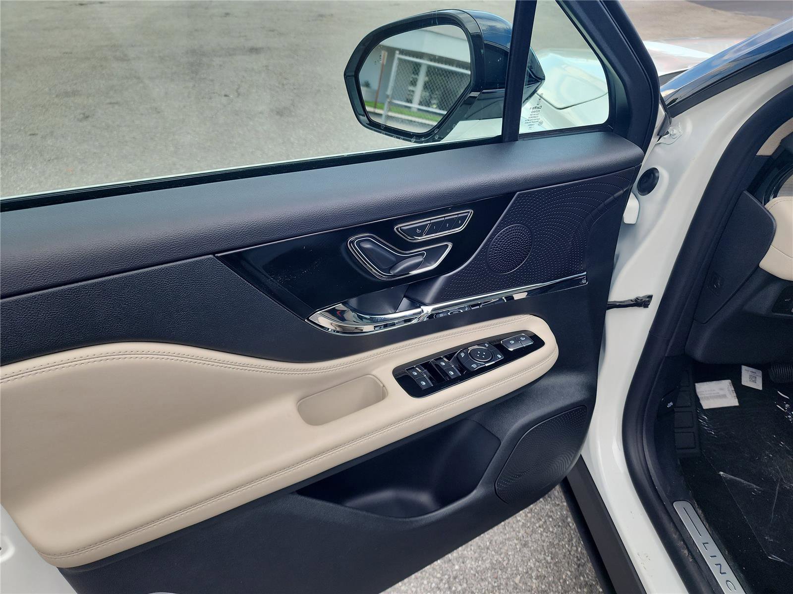 New 2026 Lincoln Corsair Premiere image 16