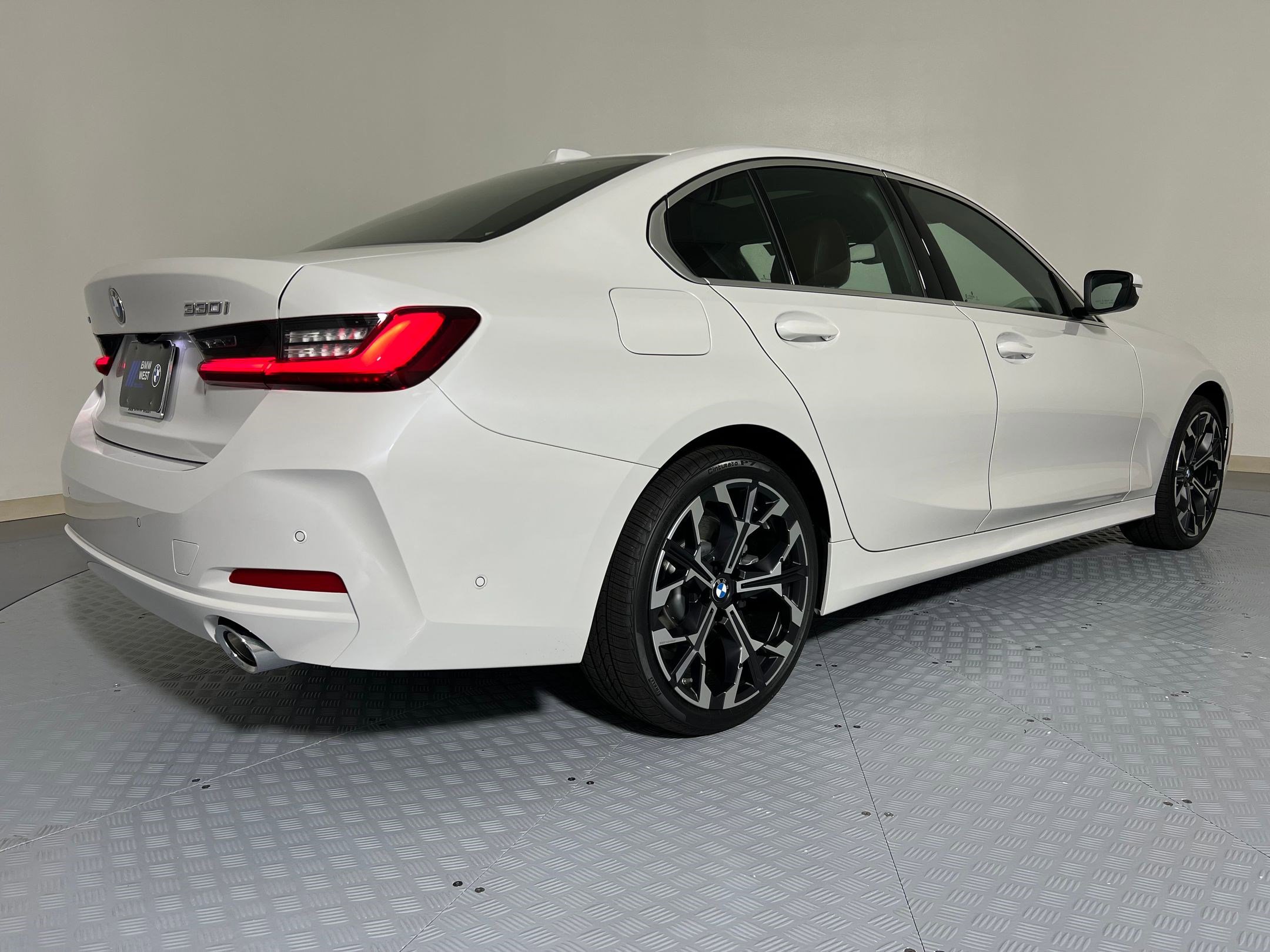 New 2025 BMW 330i xDrive Sedan w/ Premium Package AWD/4WD image 9
