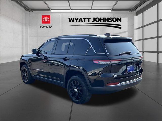 Used 2023 Jeep Grand Cherokee Limited AWD/4WD image 3