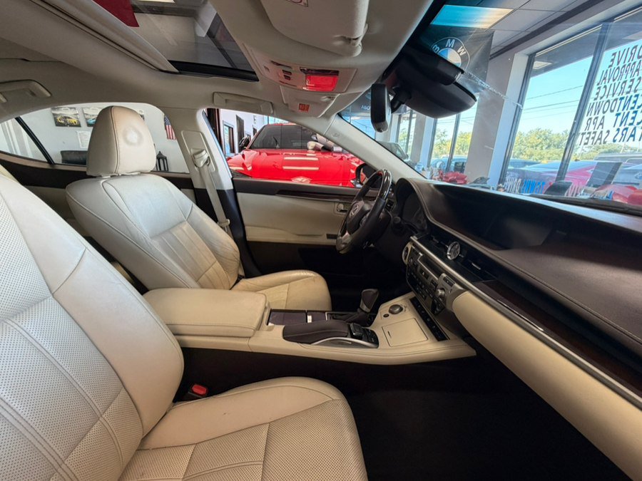 Used 2016 Lexus ES 350 w/ Luxury Package w/Wood Trim FWD image 48