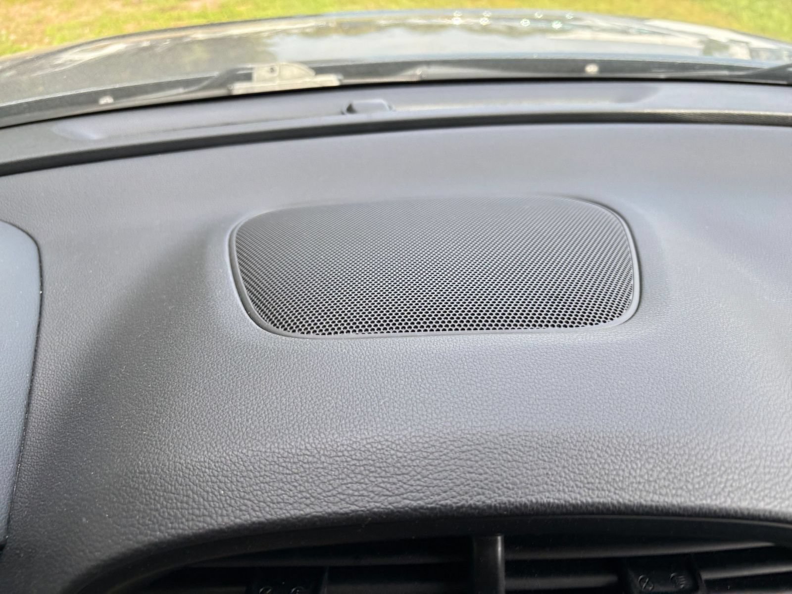 Used 2025 Kia Soul LX w/ LX Technology Package FWD image 16