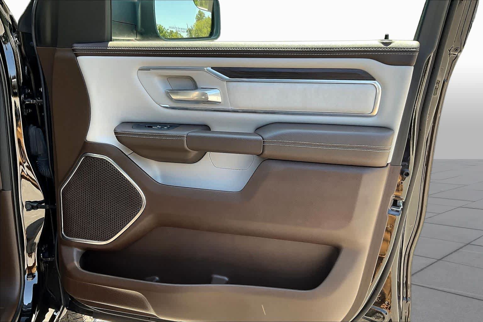 Used 2025 RAM 1500 Laramie AWD/4WD image 43