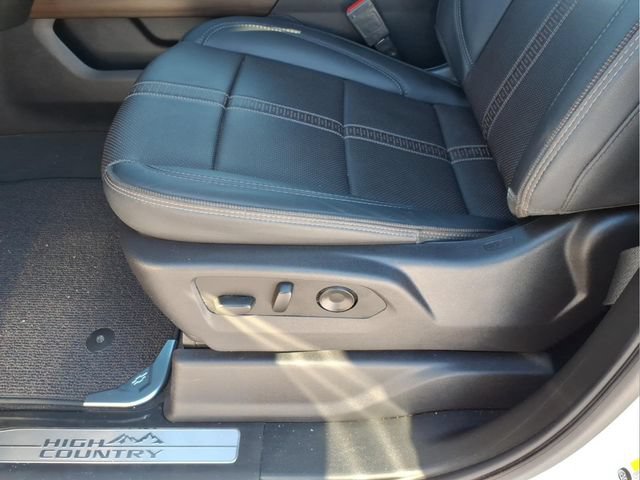 Used 2024 Chevrolet Silverado 3500 High Country w/ Technology Package AWD/4WD image 19
