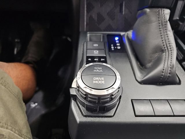 Used 2025 Toyota 4Runner SR5 AWD/4WD image 23
