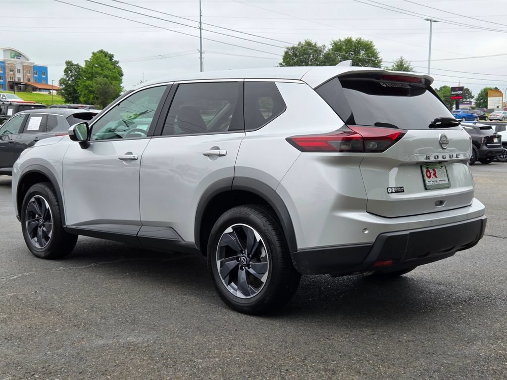 Used 2025 Nissan Rogue SV FWD image 4