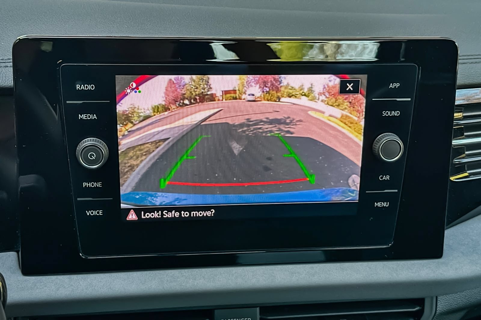 Used 2025 Volkswagen Jetta SE FWD image 24