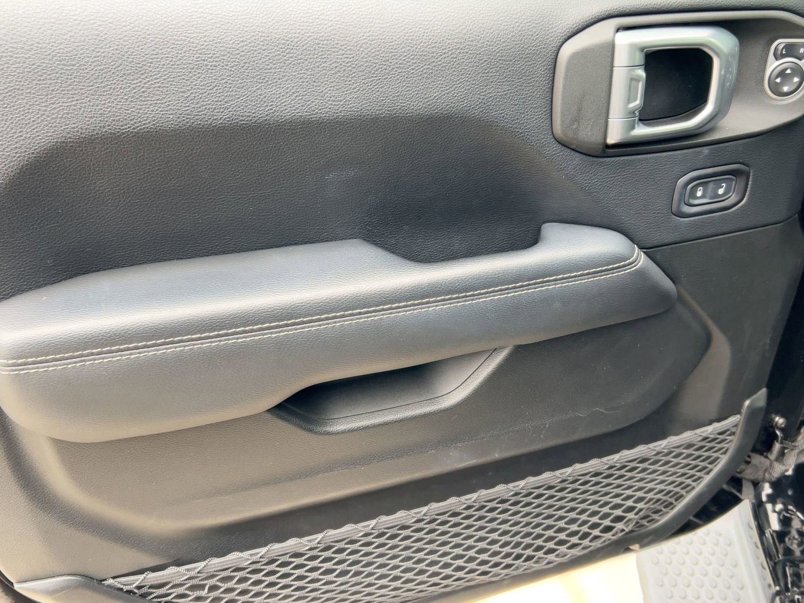 Used 2019 Jeep Wrangler Unlimited Sahara image 12