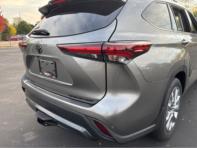 New 2026 Toyota Highlander Limited image 16