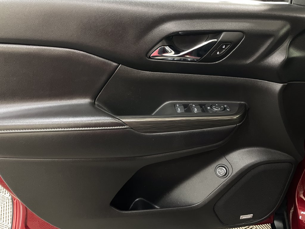 Certified 2018 GMC Acadia SLT w/ LPO, Floor Liner Package FWD image 24