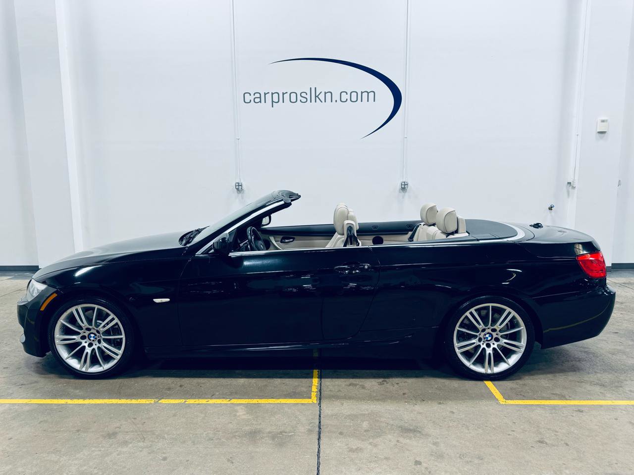 Used 2013 BMW 335i Convertible image 4