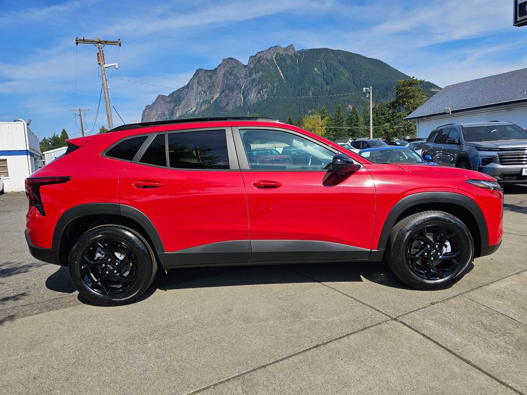 New 2026 Chevrolet Trax LT w/ Sunroof Package FWD image 4