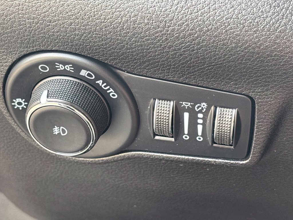 Used 2022 Jeep Compass Latitude w/ Convenience Group AWD/4WD image 25