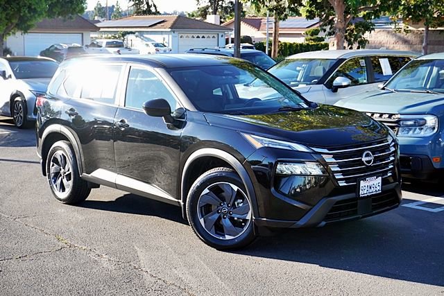 Used 2024 Nissan Rogue SV FWD image 3