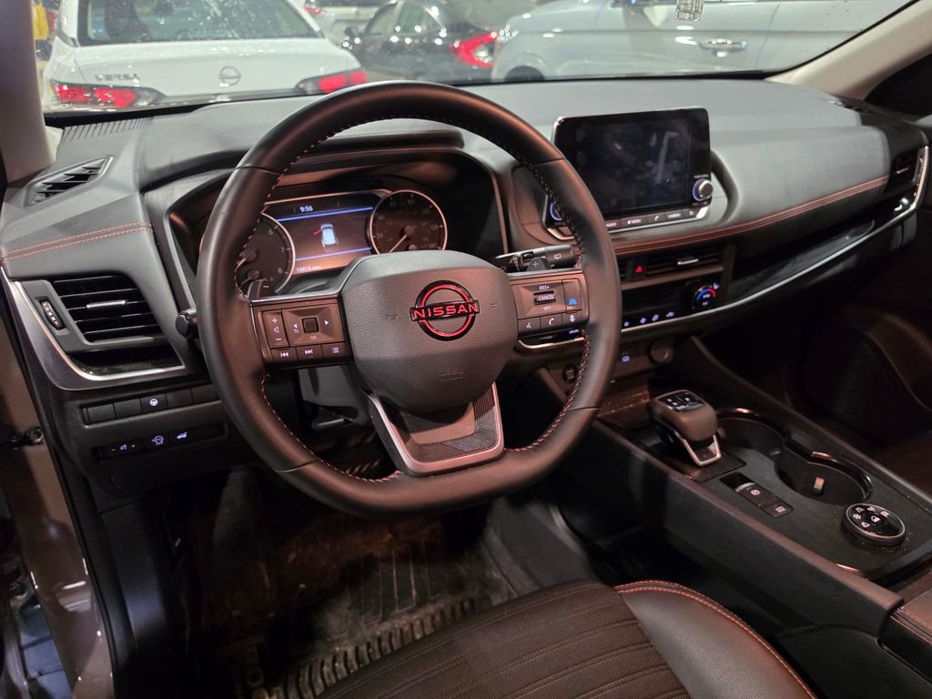 Used 2025 Nissan Rogue SV AWD/4WD image 4