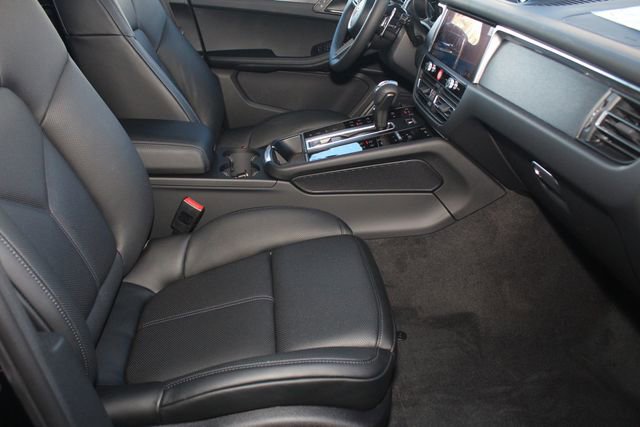 New 2026 Porsche Macan GTS image 25