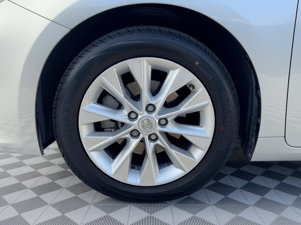 Used 2014 Lexus ES 300h w/ Premium Package w/Bamboo Trim FWD image 13