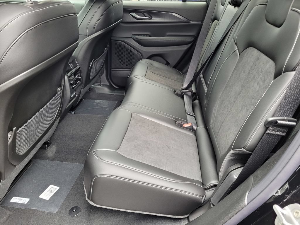 New 2025 Jeep Grand Cherokee Altitude AWD/4WD image 4