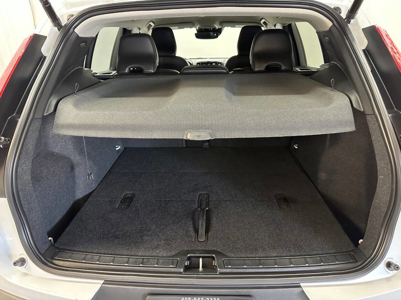 Used 2021 Volvo XC40 T5 Momentum image 25