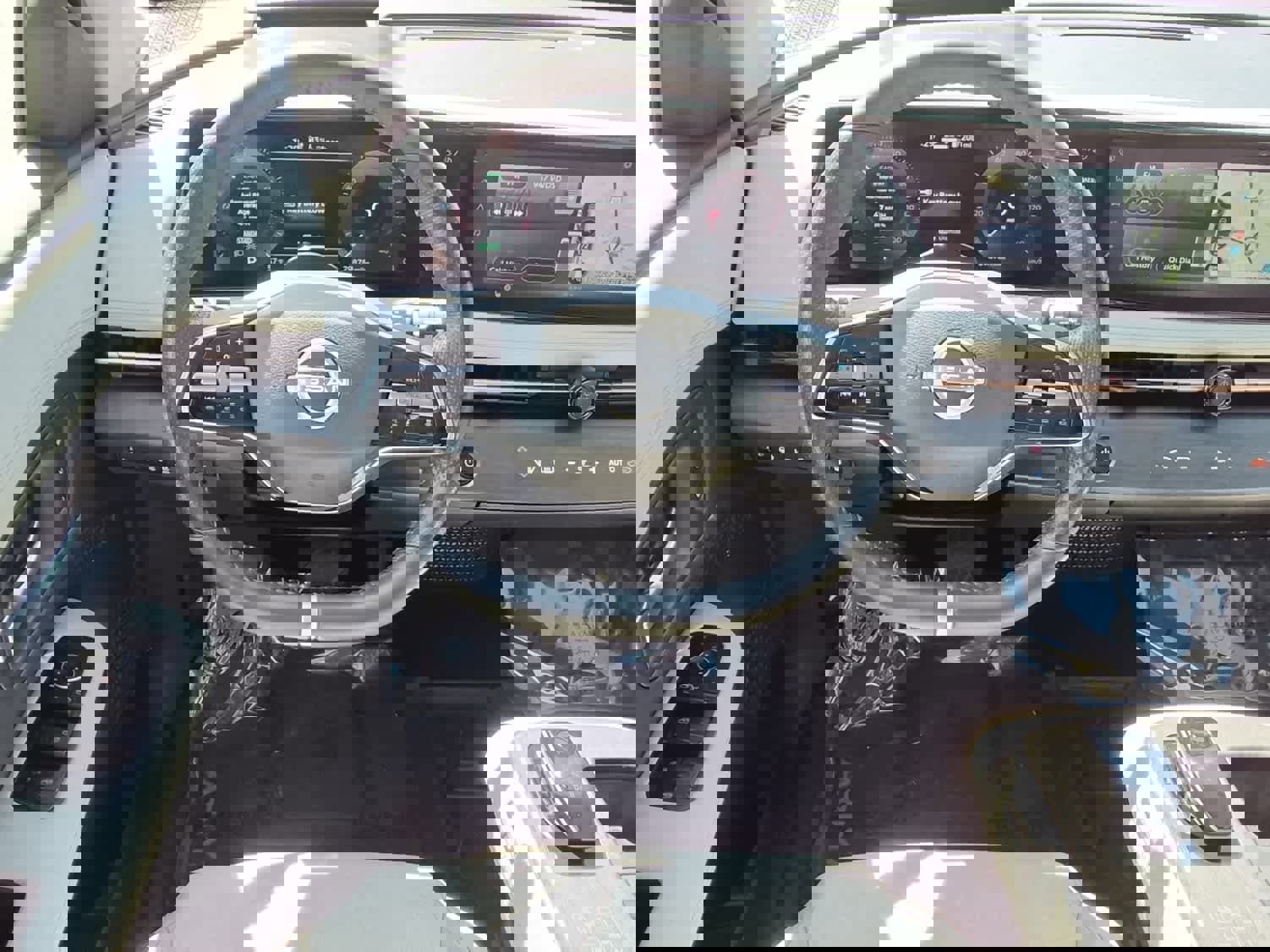 Used 2023 Nissan Ariya FWD image 9