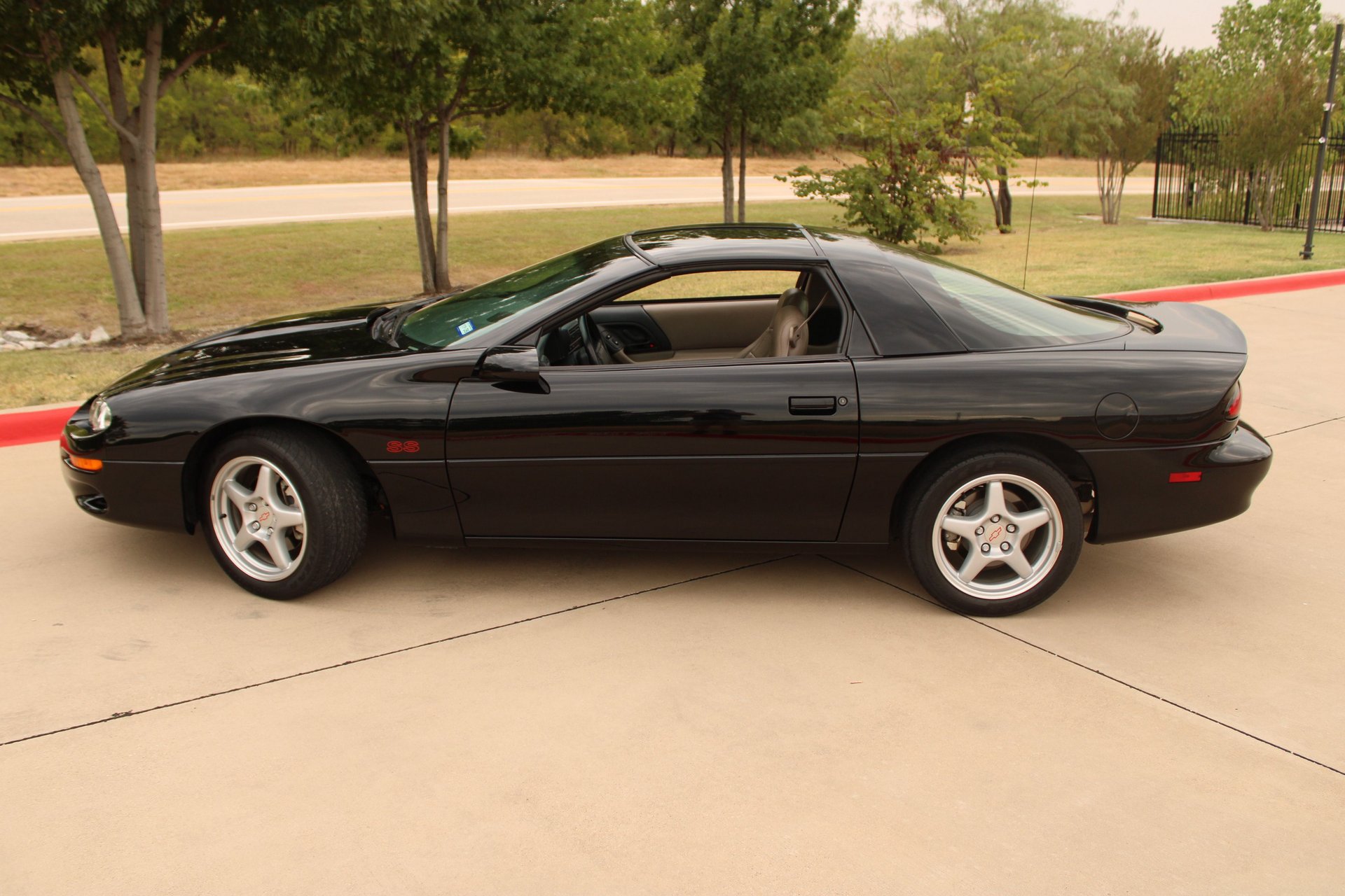 Used 1999 Chevrolet Camaro Z28 w/ SS Performance/Appearance Pkg RWD image 5
