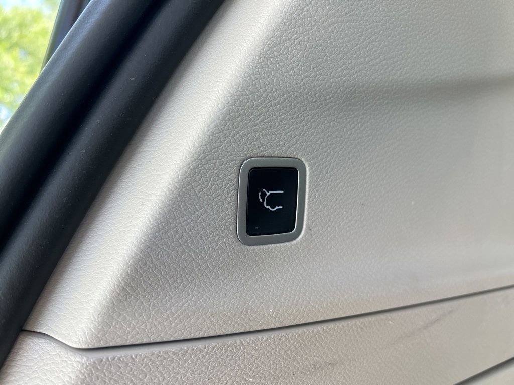 Used 2024 Chrysler Pacifica Limited FWD image 57
