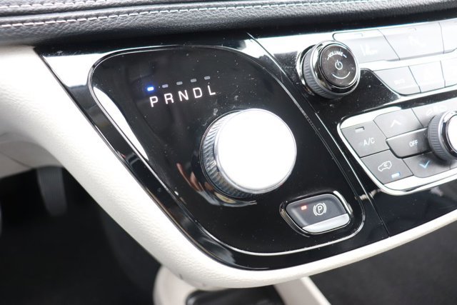 Used 2023 Chrysler Pacifica Touring-L image 17