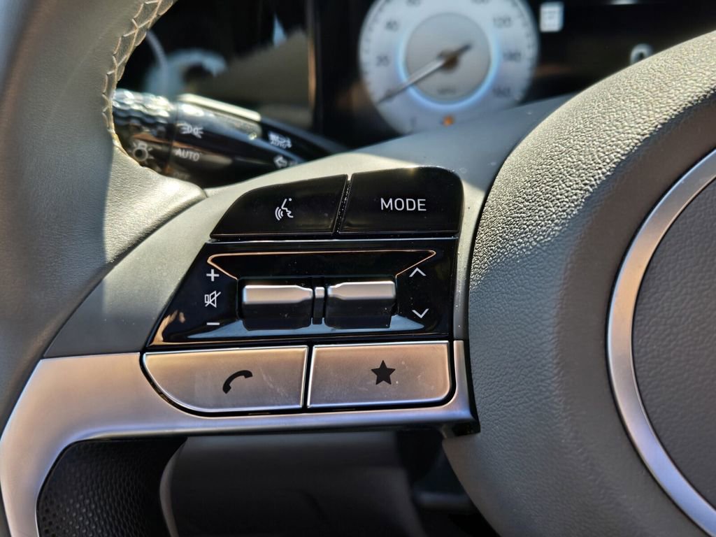 Certified 2025 Hyundai Elantra SEL image 22