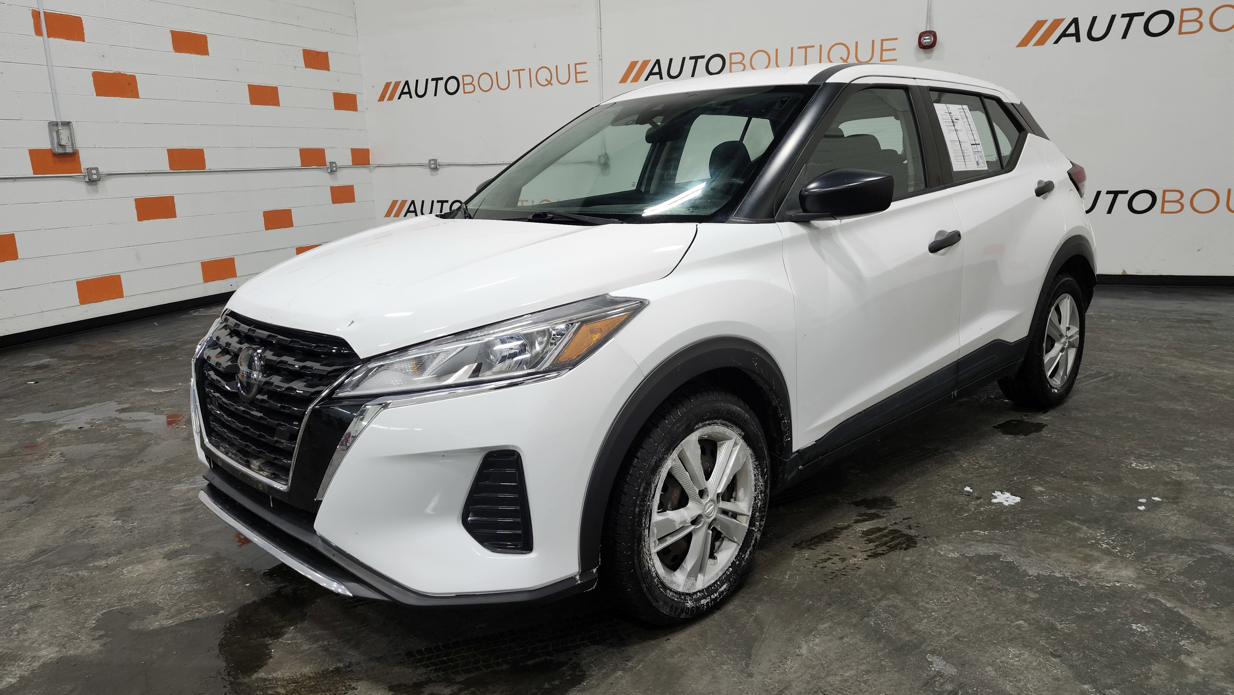 Used 2021 Nissan Kicks S image 11