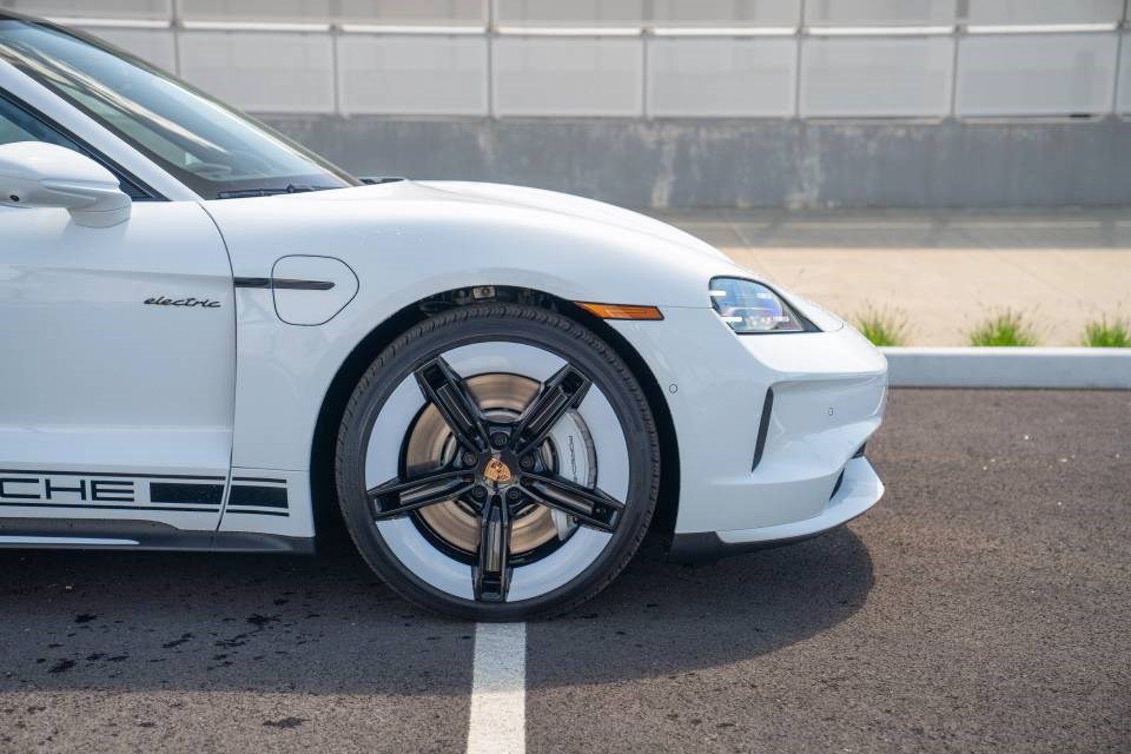 New 2026 Porsche Taycan 4S AWD/4WD image 9