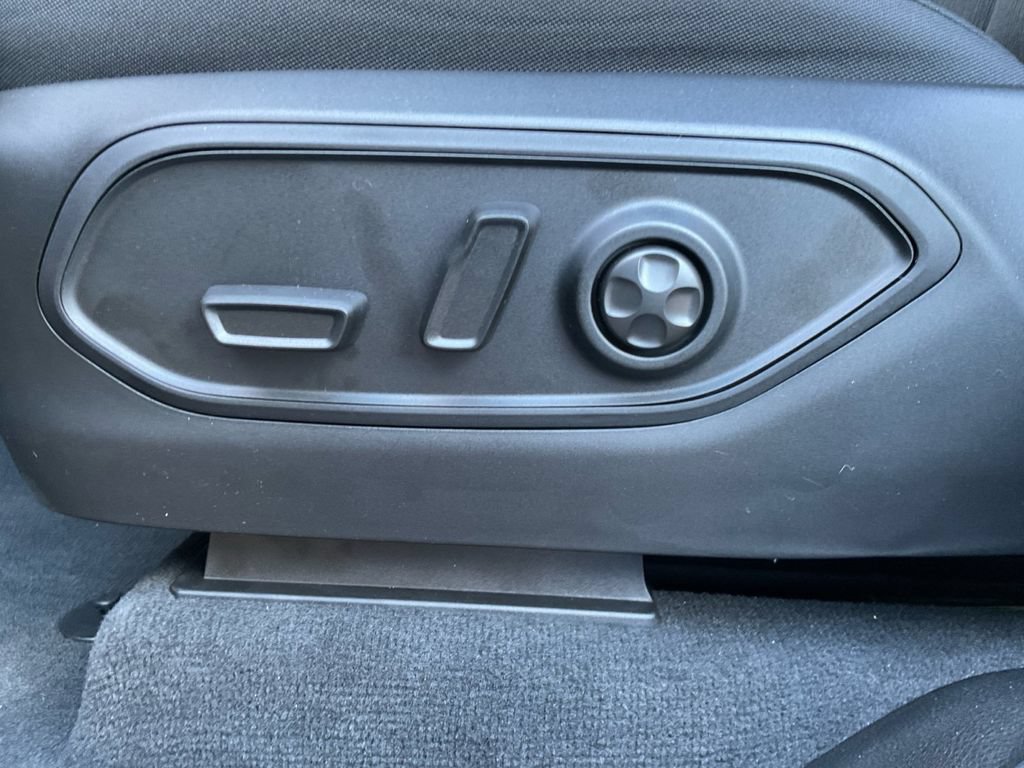 Used 2025 Jeep Grand Cherokee Laredo RWD image 29