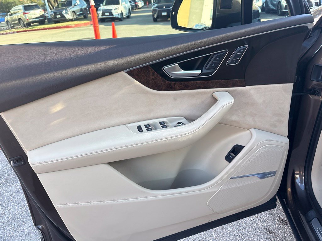 Used 2018 Audi Q7 3.0T Prestige w/ Prestige Package AWD/4WD image 12