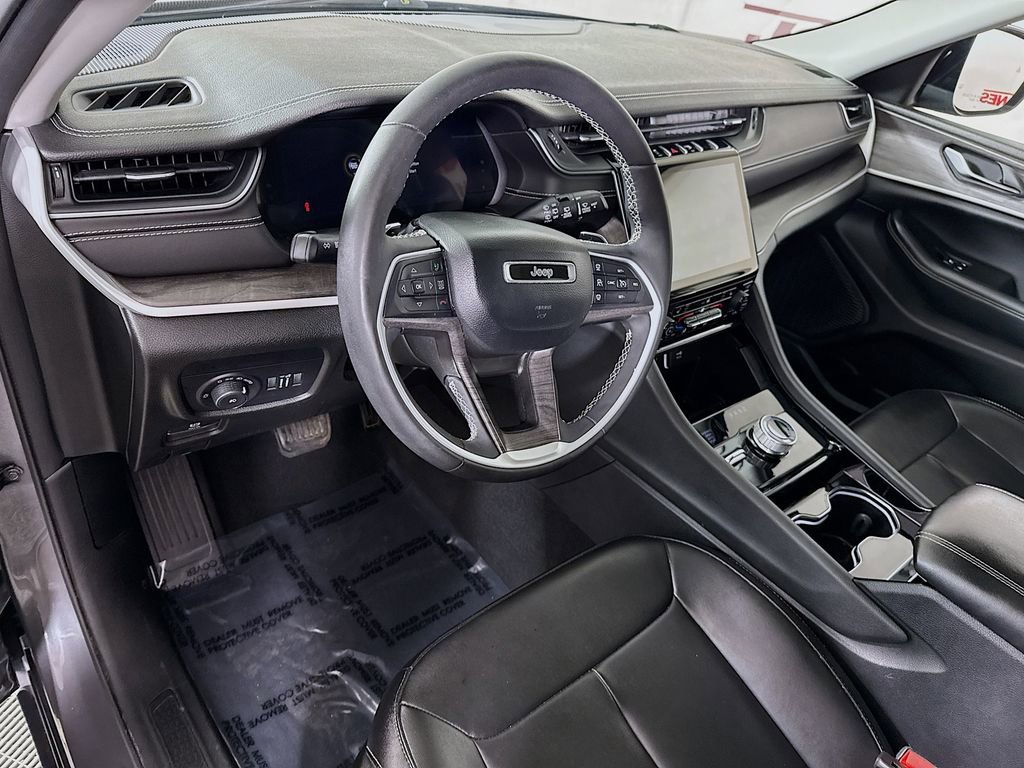 Used 2023 Jeep Grand Cherokee L Limited AWD/4WD image 19