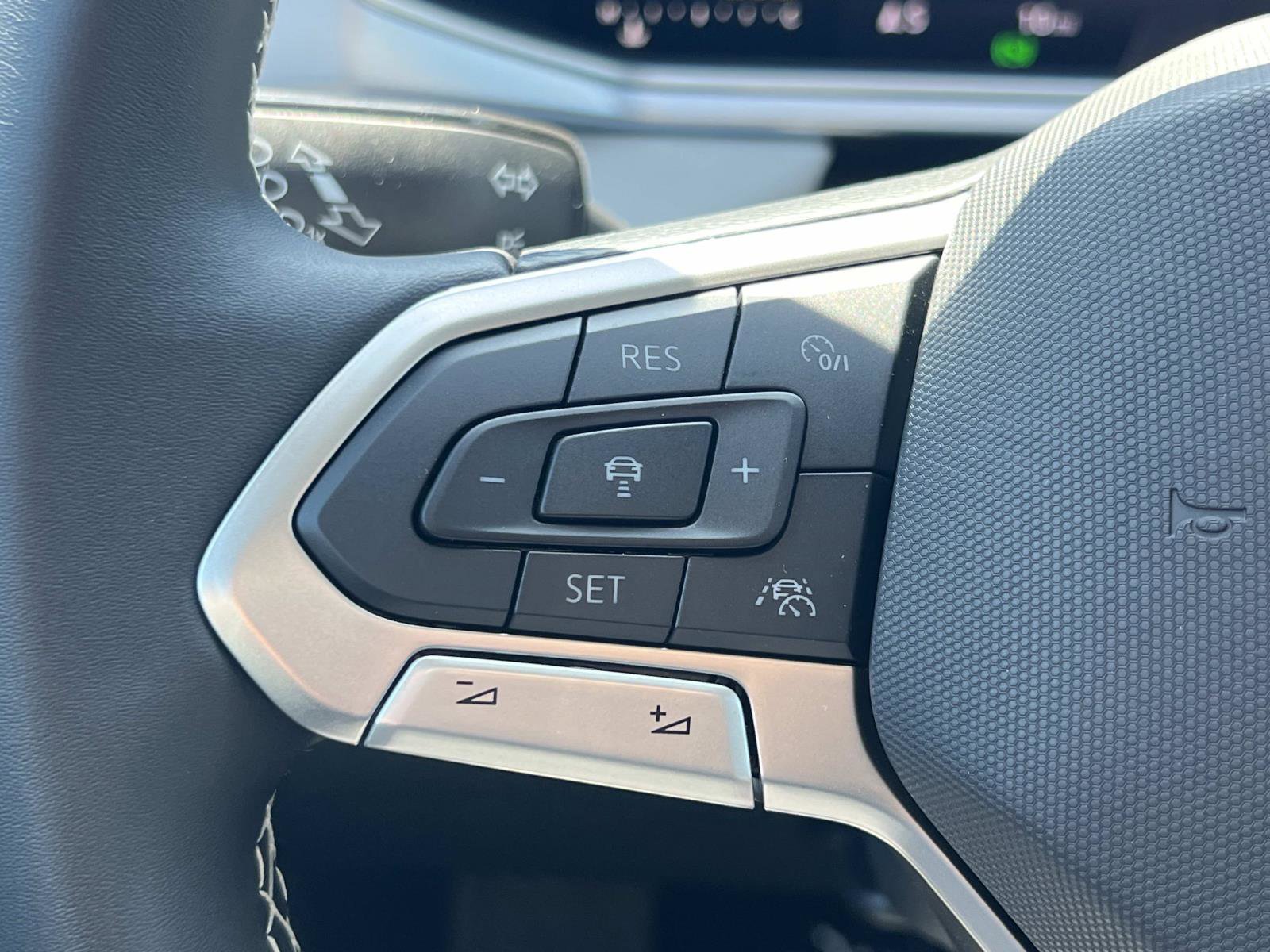 New 2025 Volkswagen Taos SE image 7