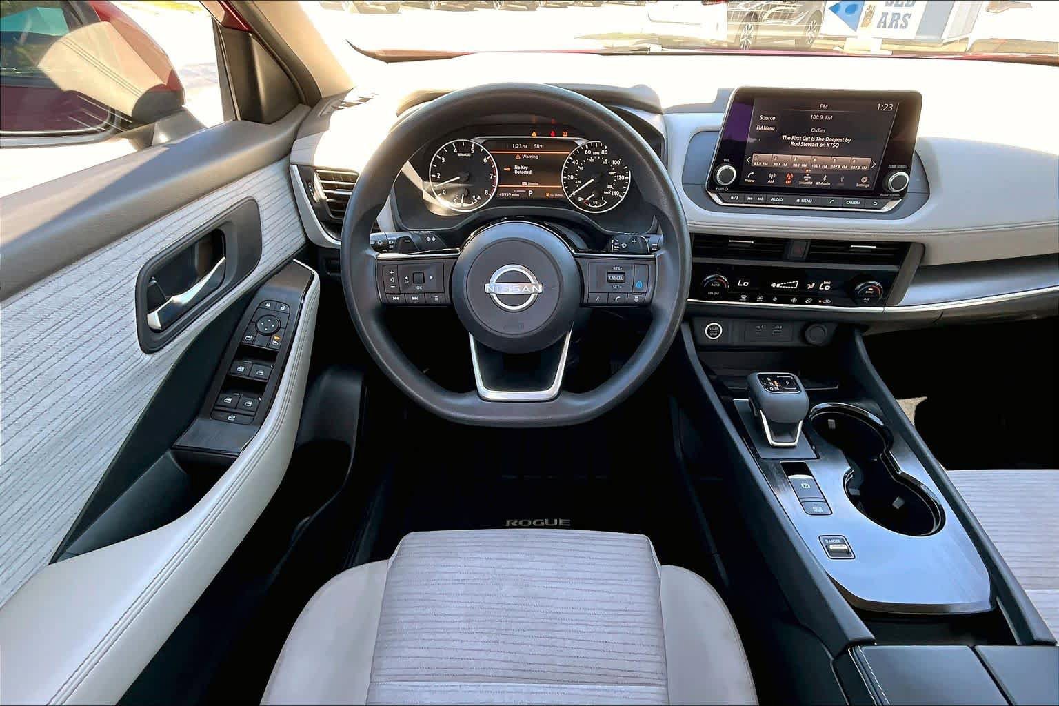 Used 2023 Nissan Rogue SV FWD image 6