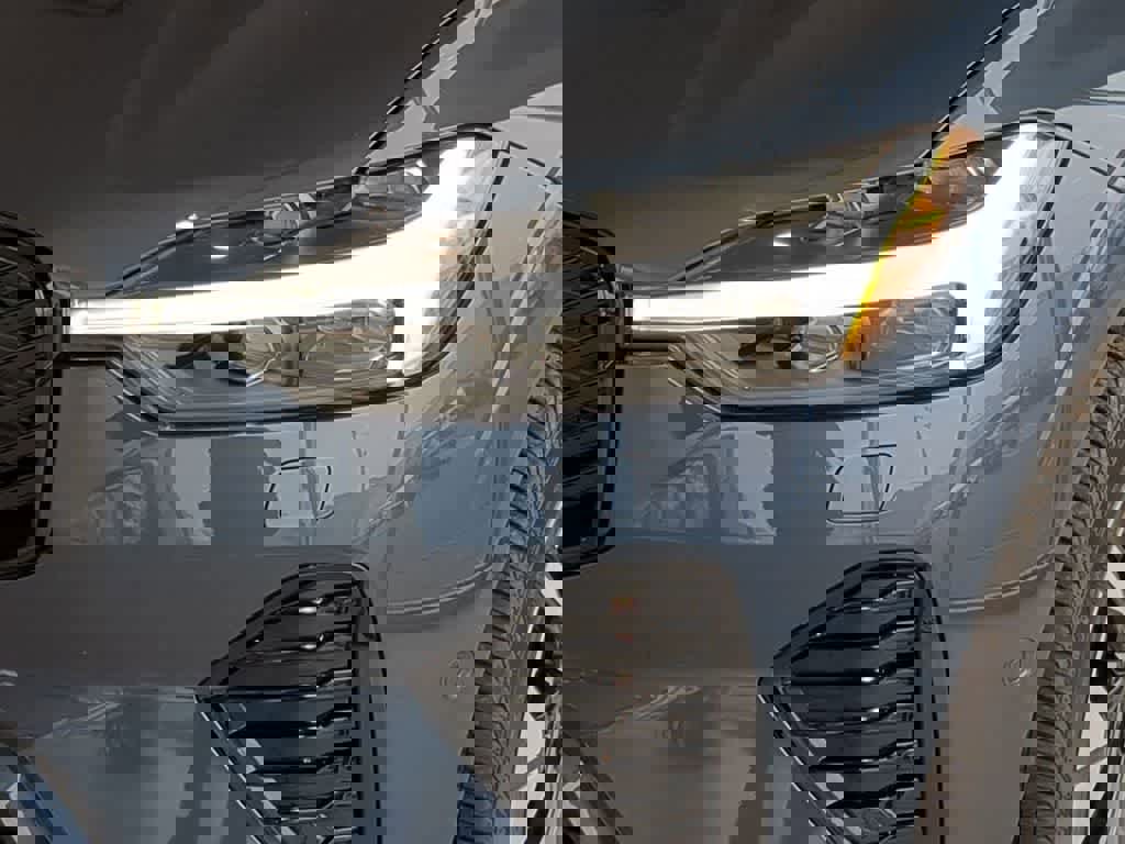 New 2026 Volvo XC60 B5 Plus w/ Protection Package Premier image 3