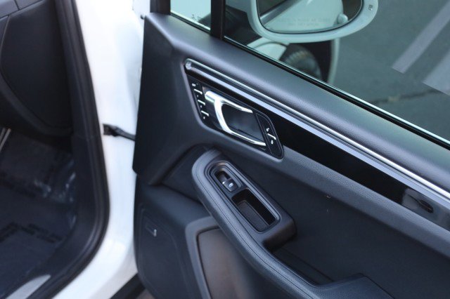 Used 2016 Porsche Macan S image 47