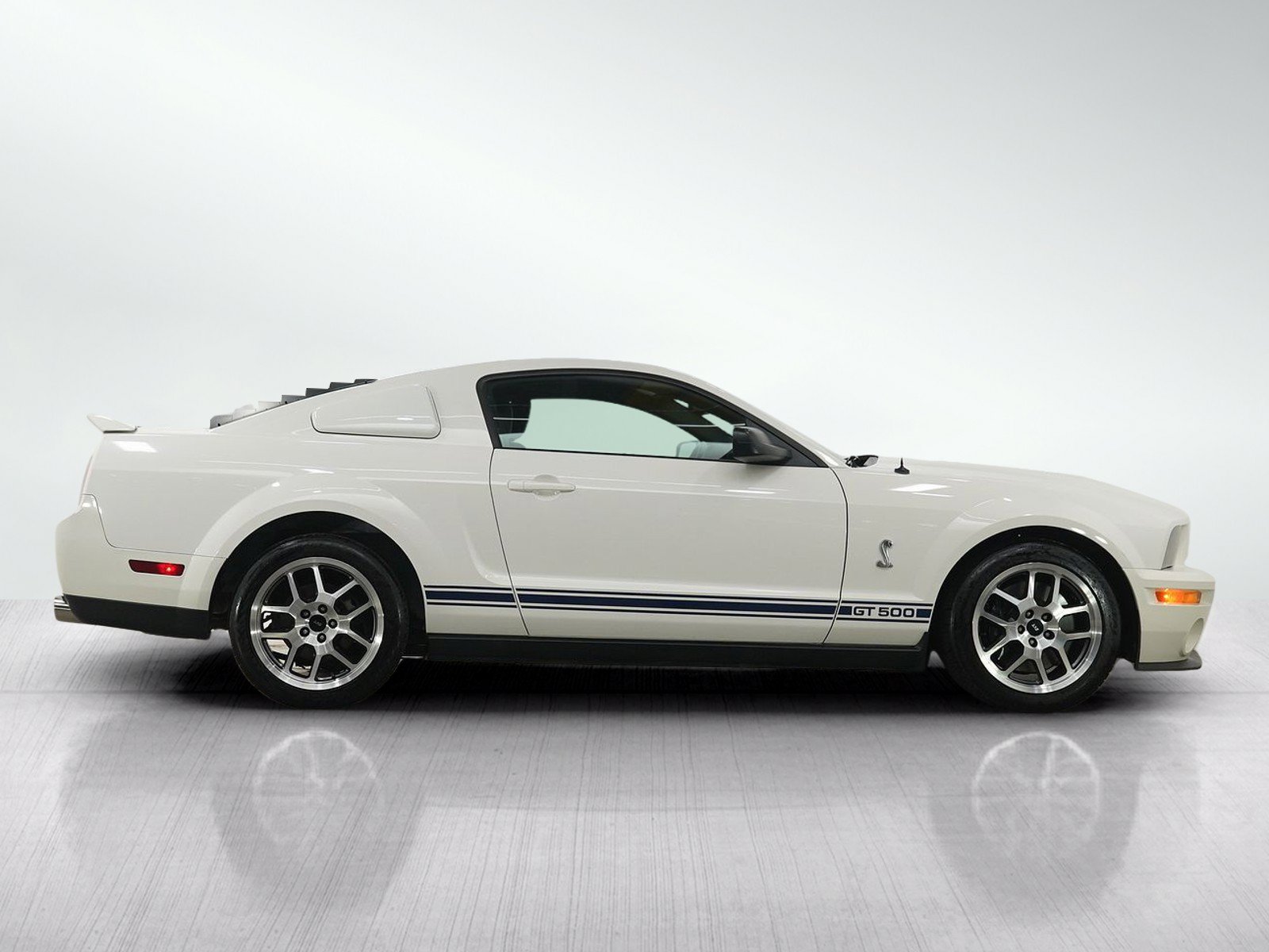 Used 2009 Ford Mustang Shelby GT500 RWD image 6