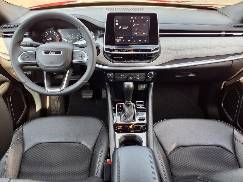 Used 2025 Jeep Compass Latitude AWD/4WD image 8