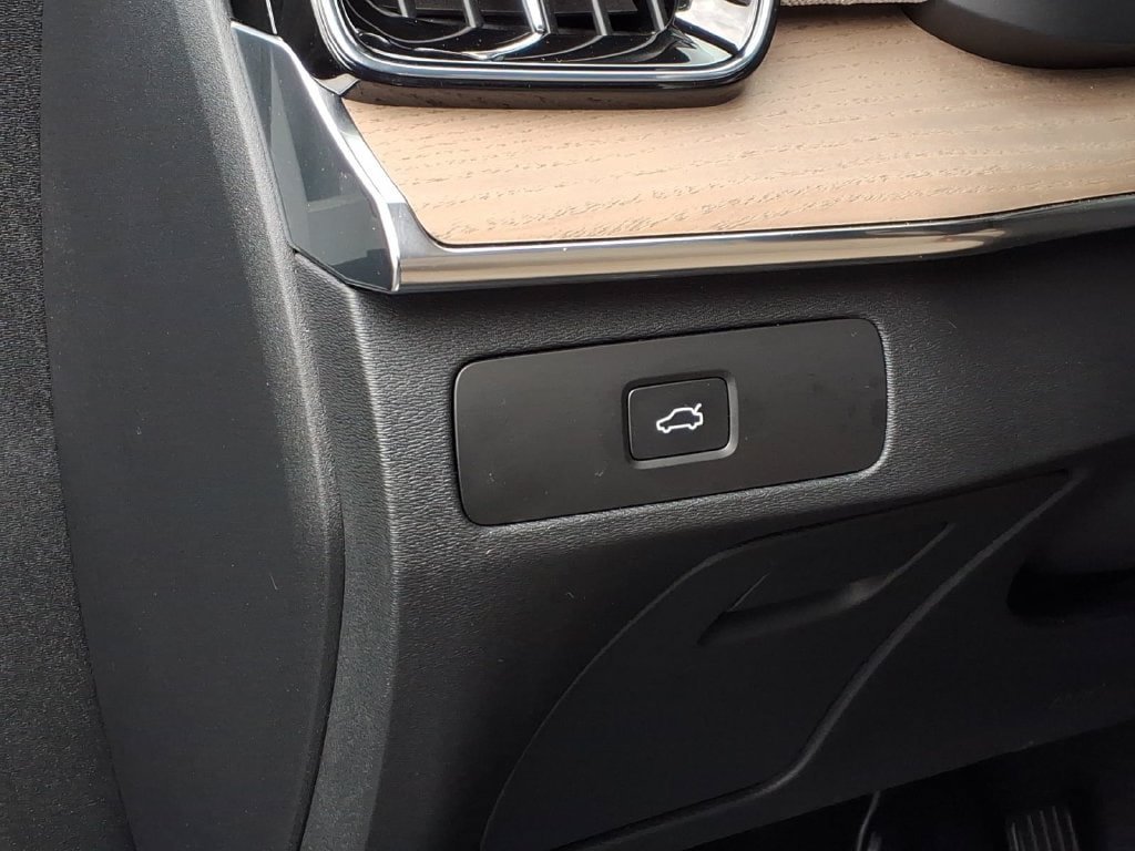 Certified 2026 Volvo XC90 B6 Plus AWD/4WD image 12