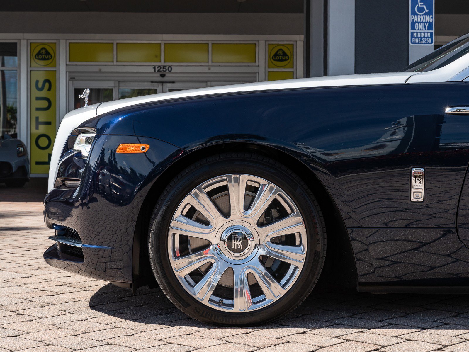 Used 2018 Rolls-Royce Dawn image 9