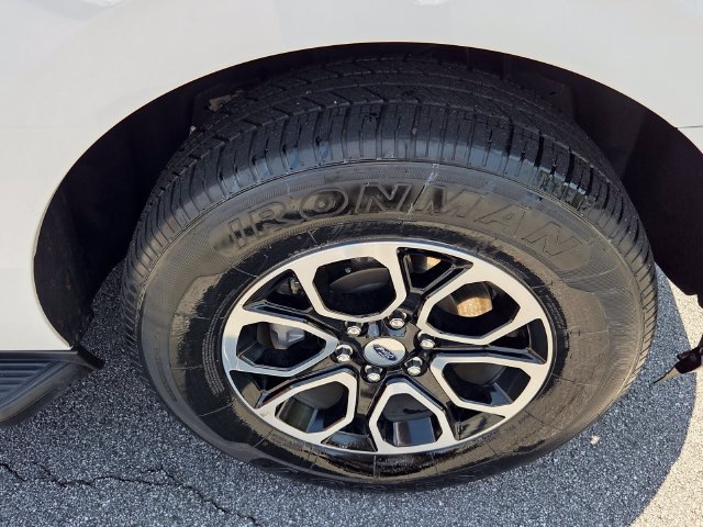 Used 2024 Ford Expedition XLT RWD image 11